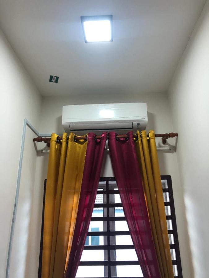 Hasnifana Homestay Сери-Искандар Экстерьер фото